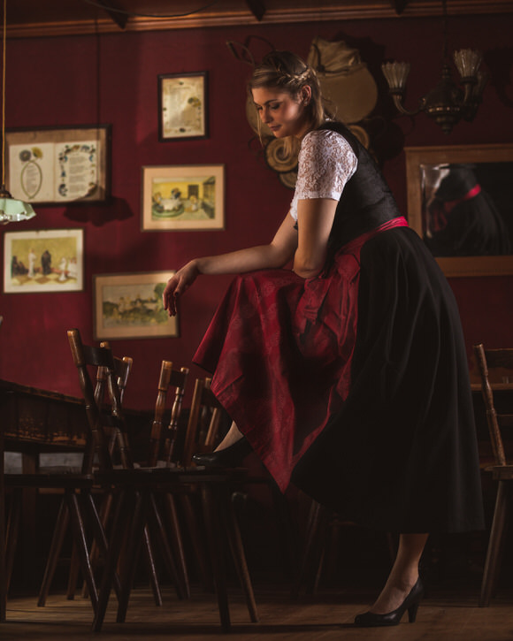 FAHTPIX-Frau_in_traditioneller_Kleidung_1