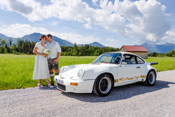 FAHTPIX-Hochzeit_mit_Porsche_im_Grünen