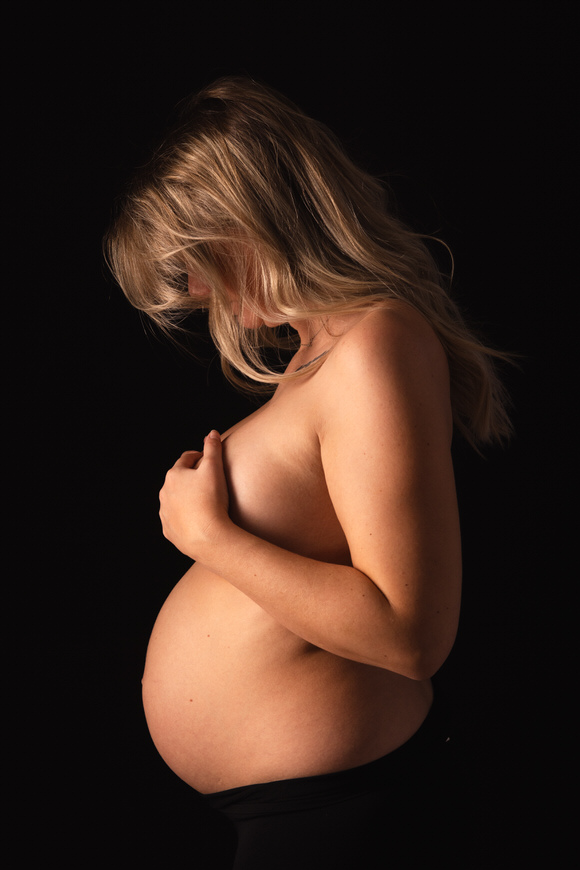 FAHTPIX-Schwangere_Frau_seitlich_nackt